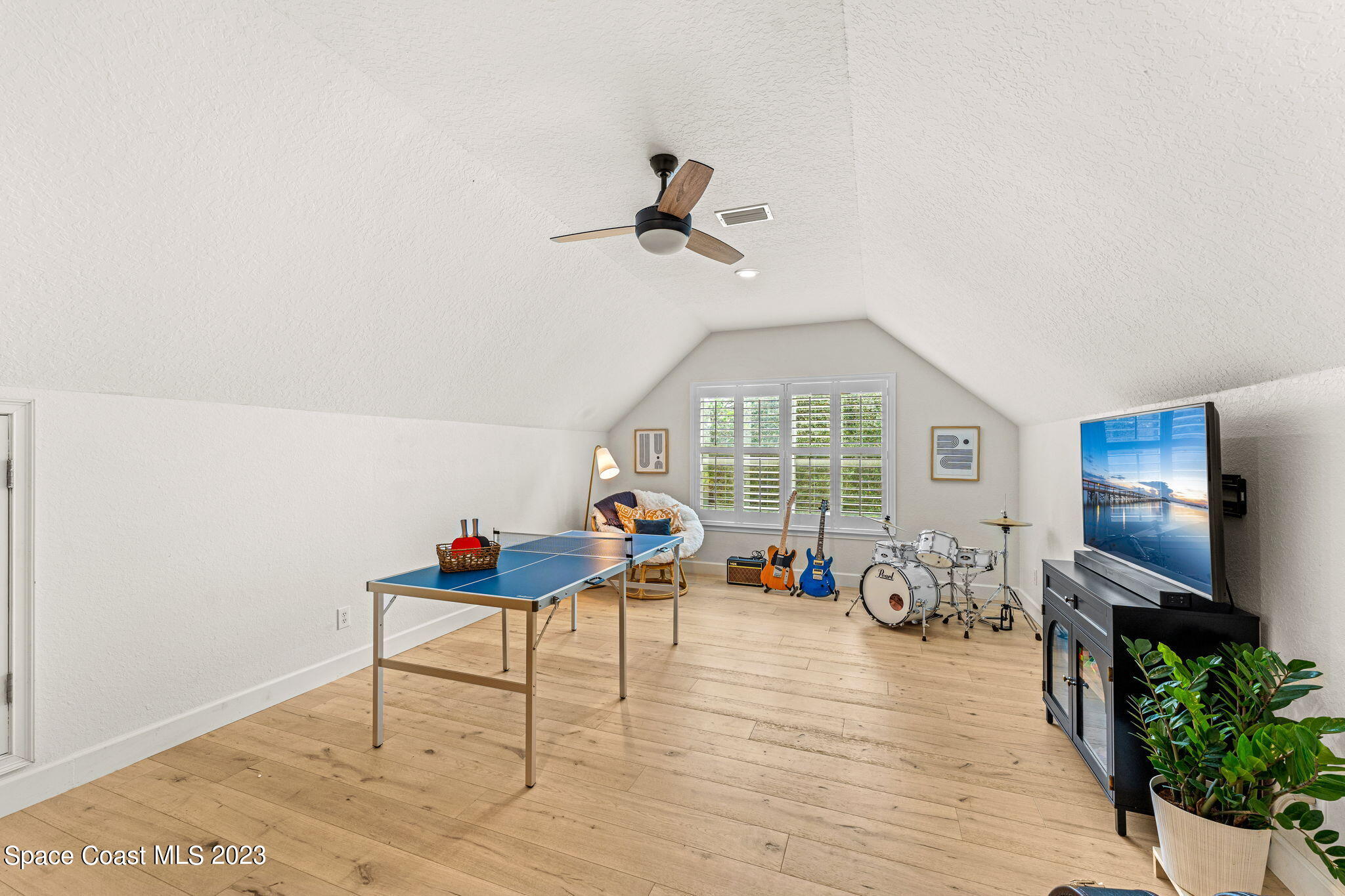 5595 Willoughby Drive