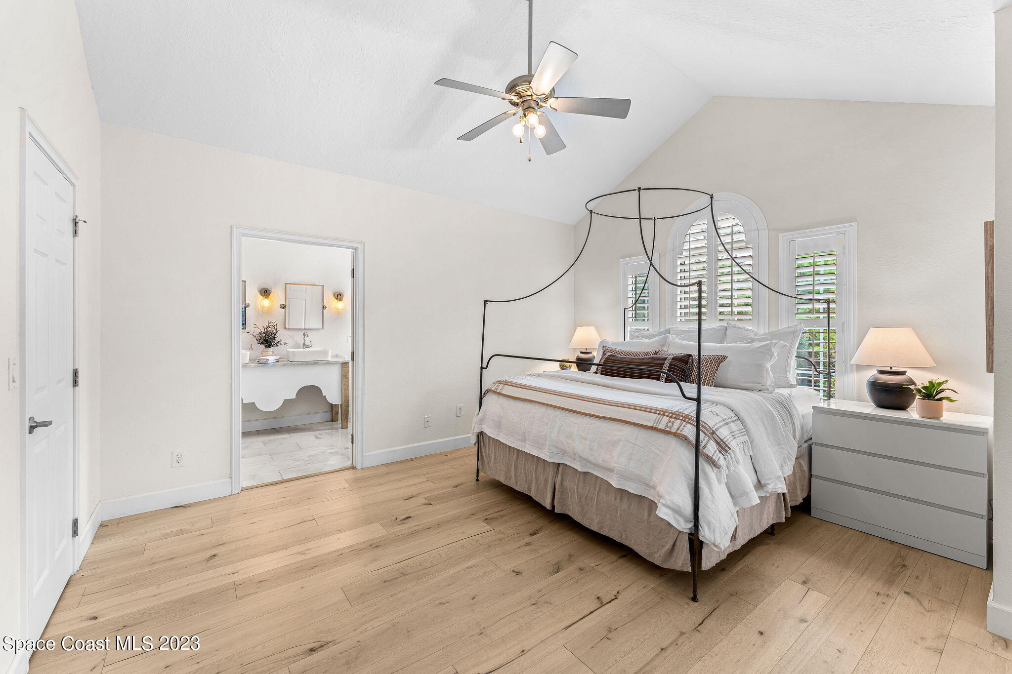 5595 Willoughby Drive