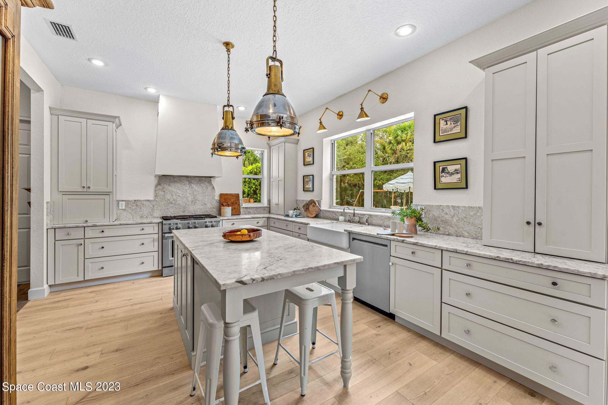 5595 Willoughby Drive