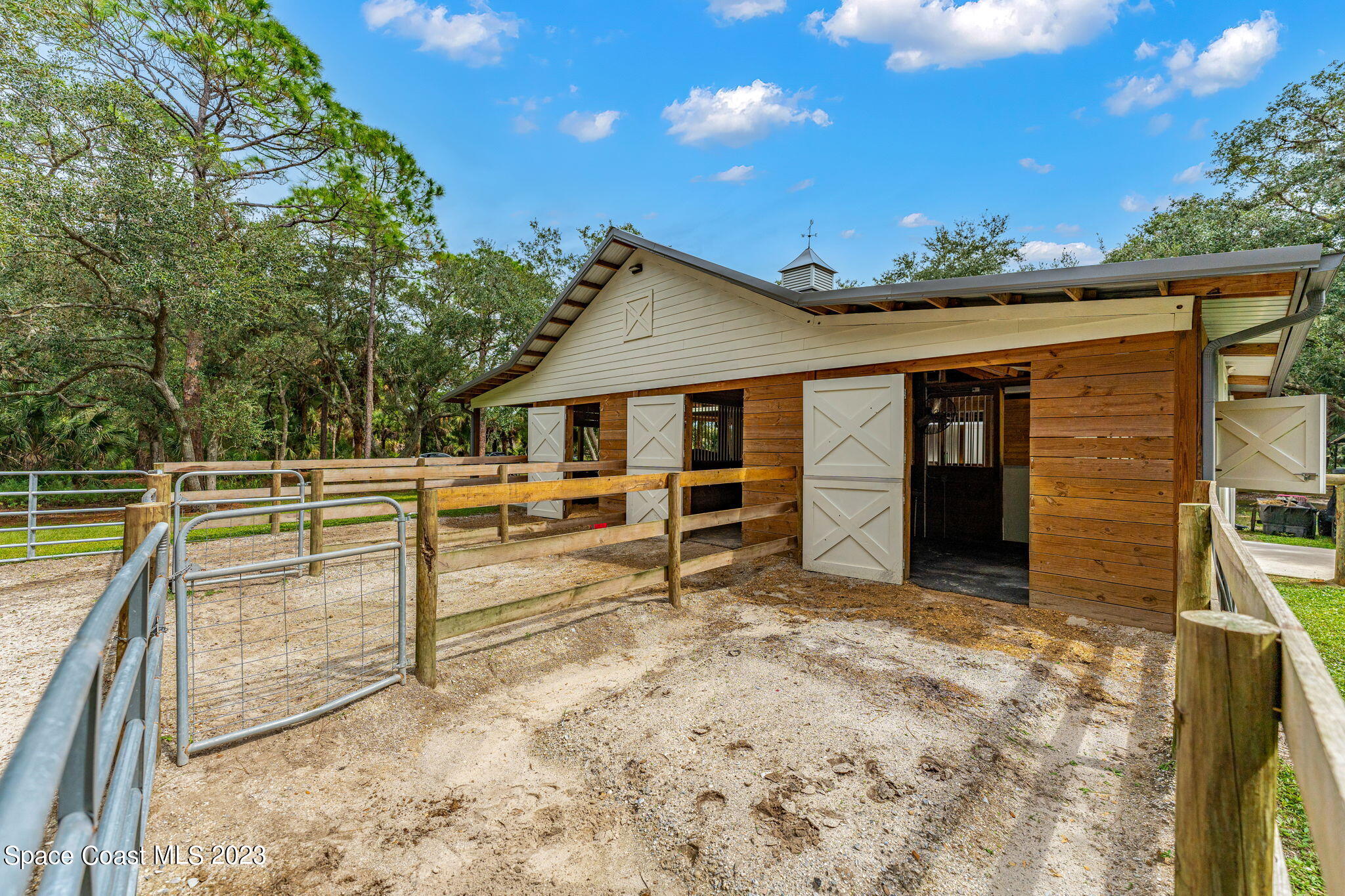 5595 Willoughby Drive