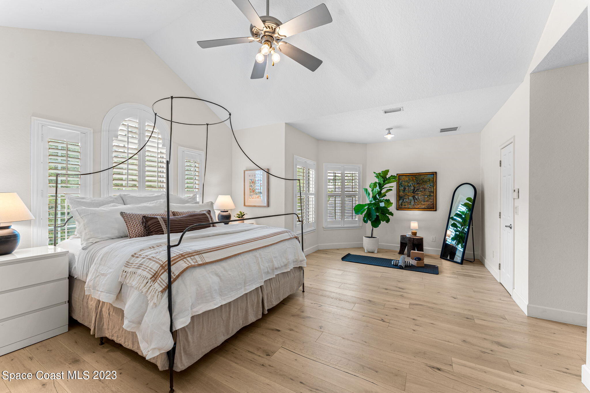 5595 Willoughby Drive