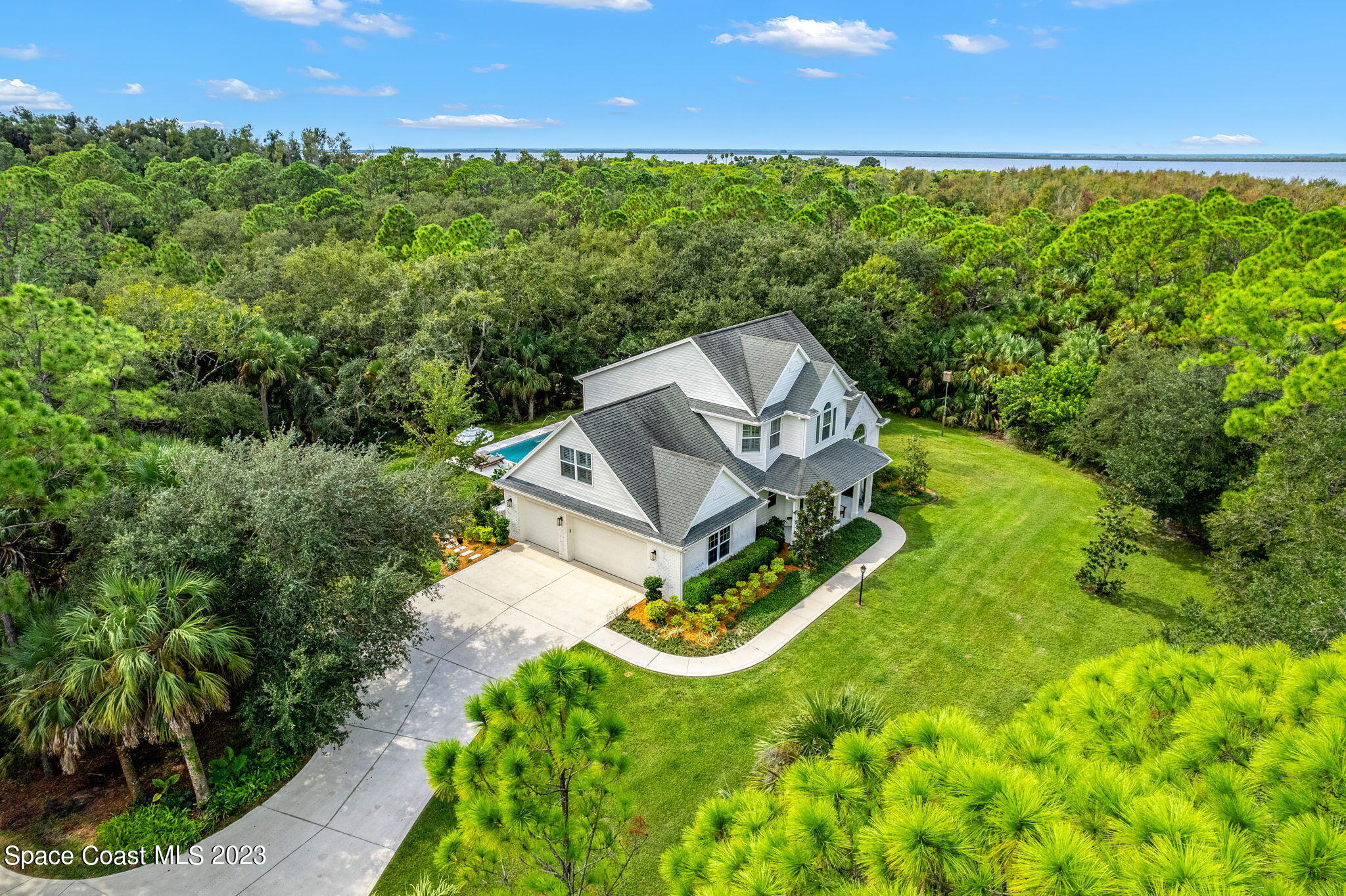 5595 Willoughby Drive