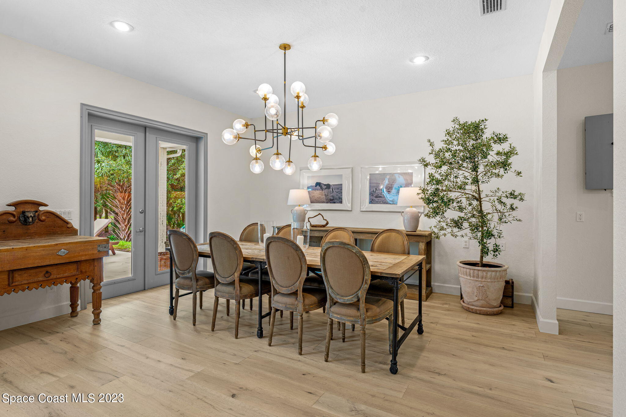 5595 Willoughby Drive