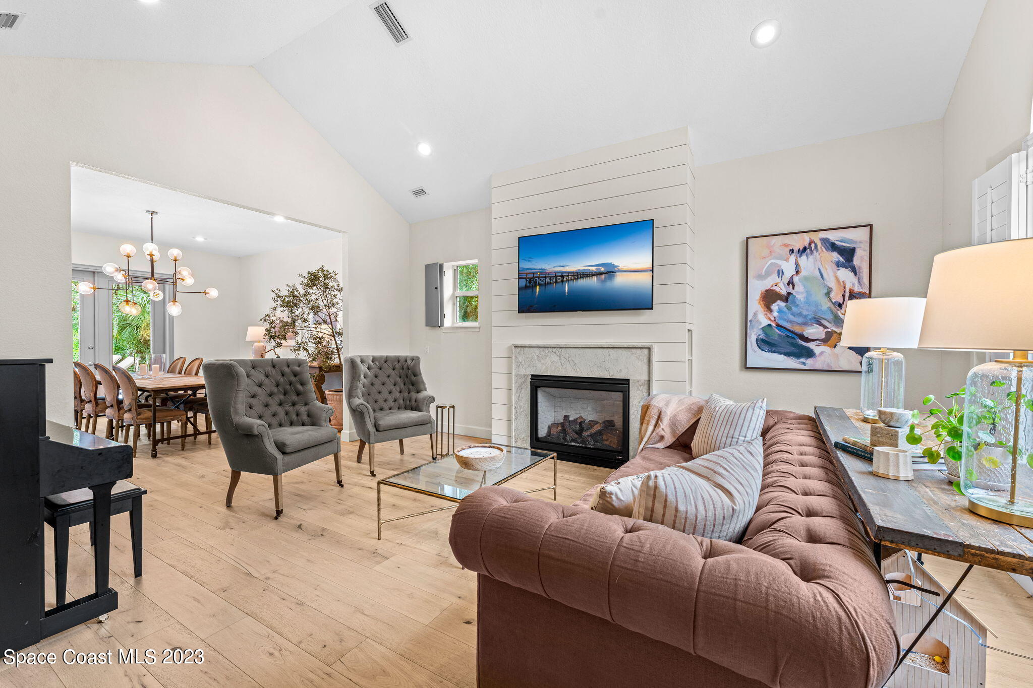 5595 Willoughby Drive