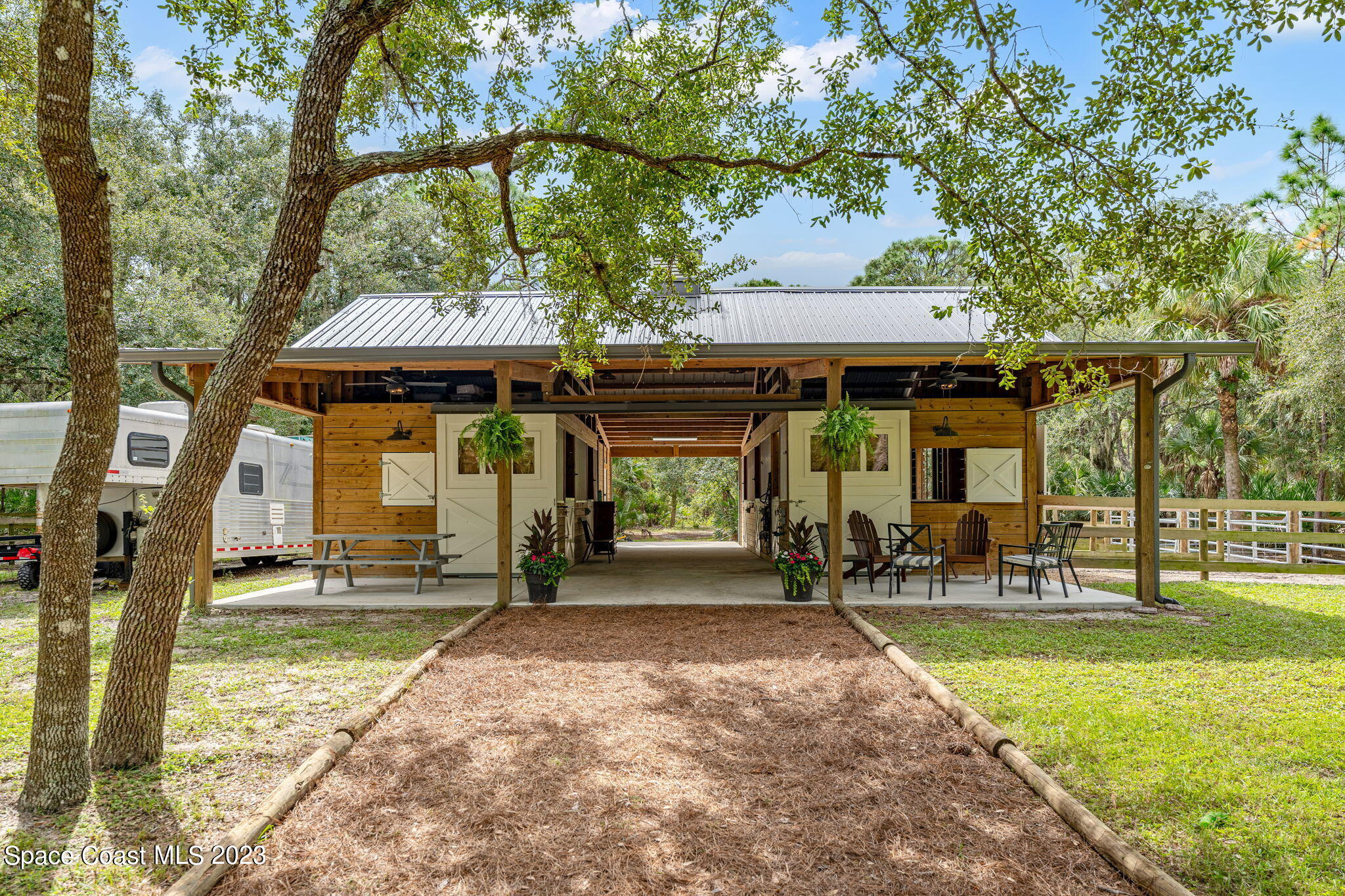 5595 Willoughby Drive