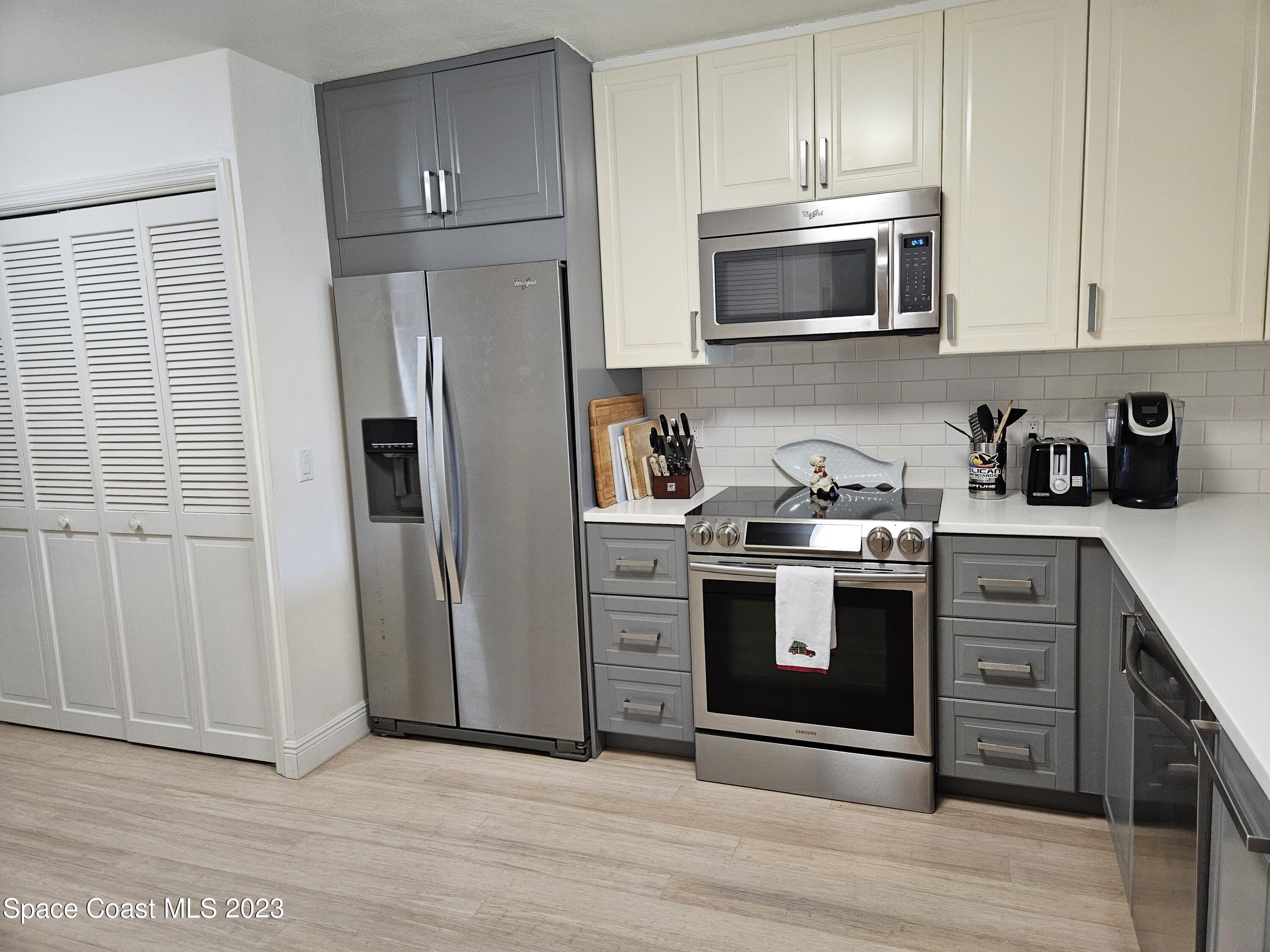 540 S Brevard Avenue, 414