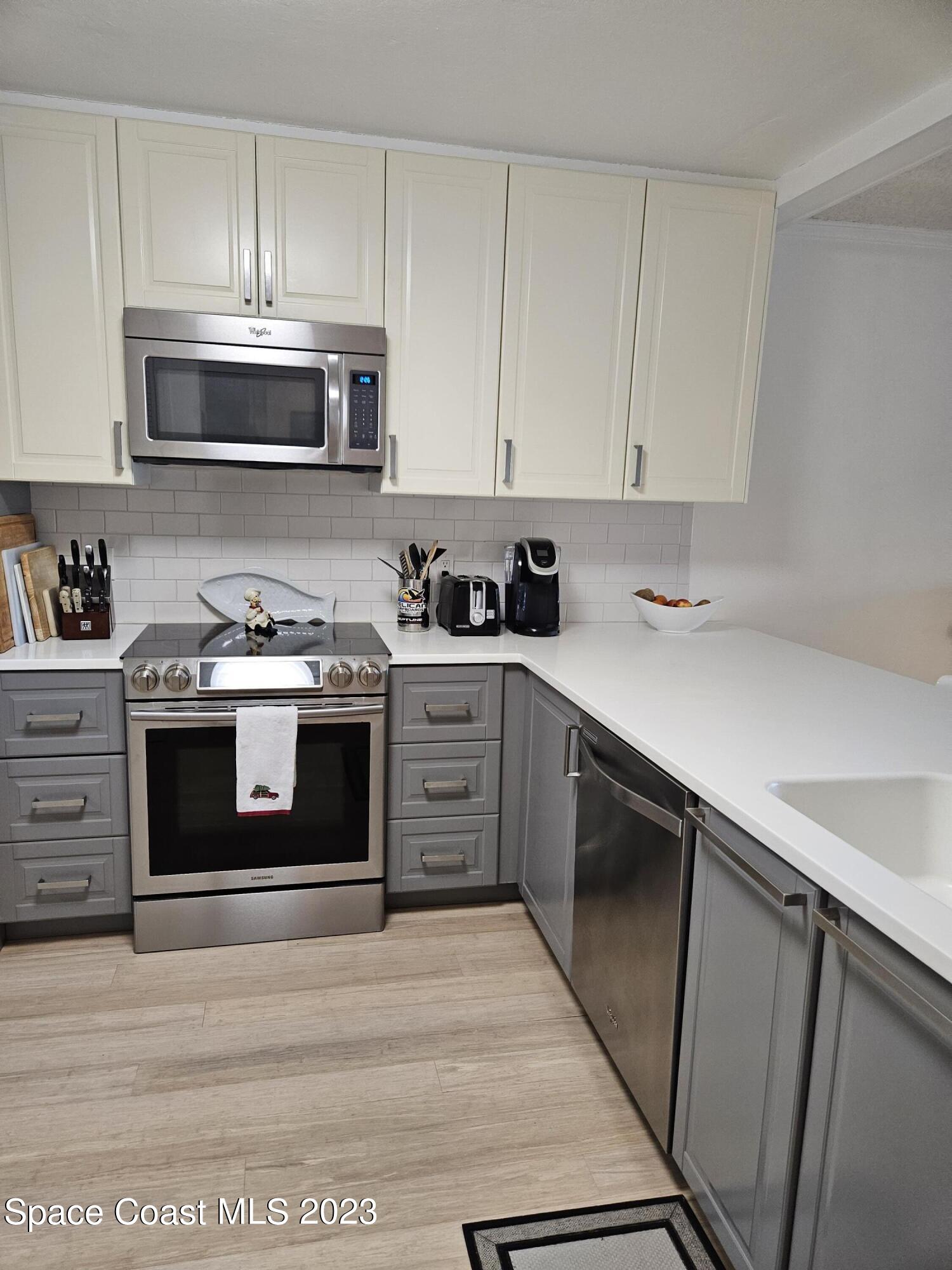 540 S Brevard Avenue, 414