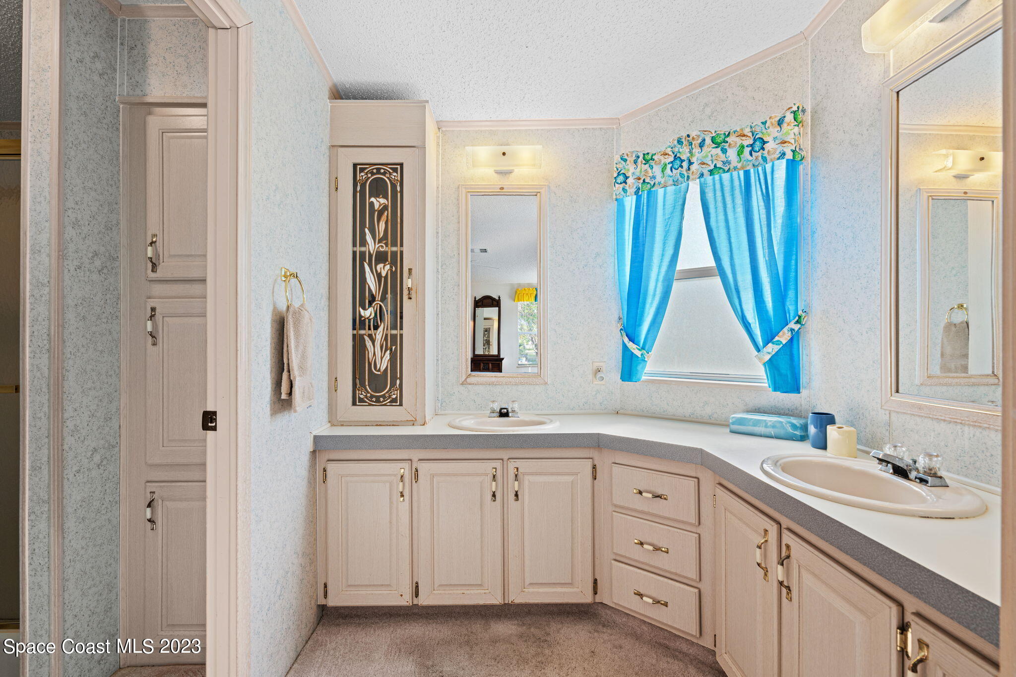 701 Gladiolus Drive