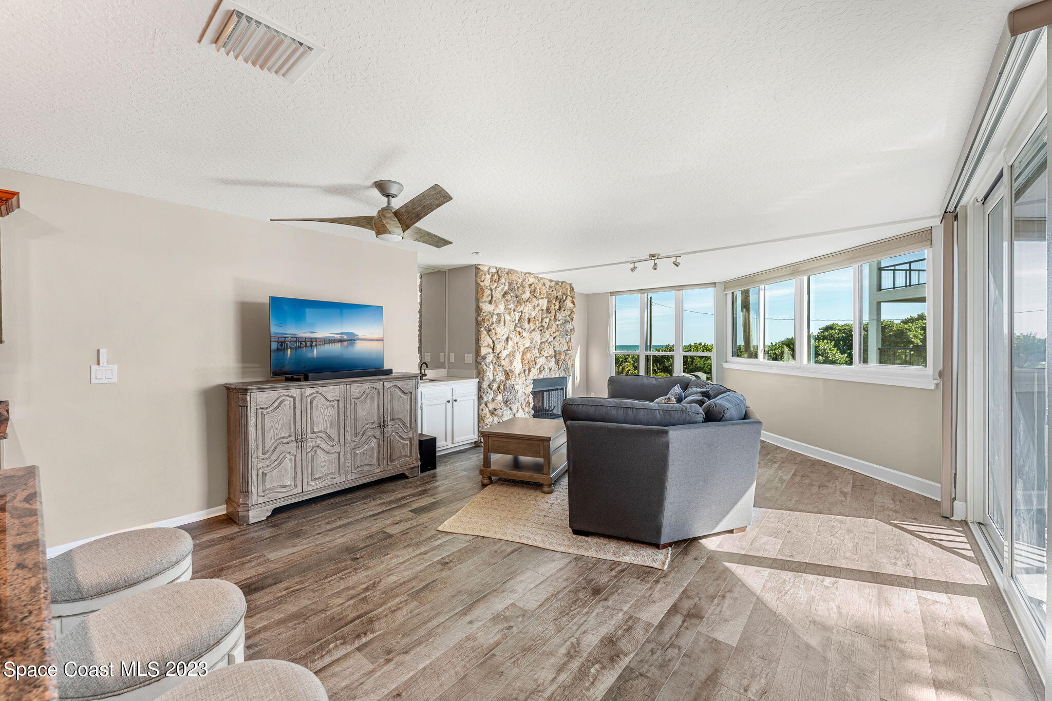 700 Wavecrest Ave, Unit 206