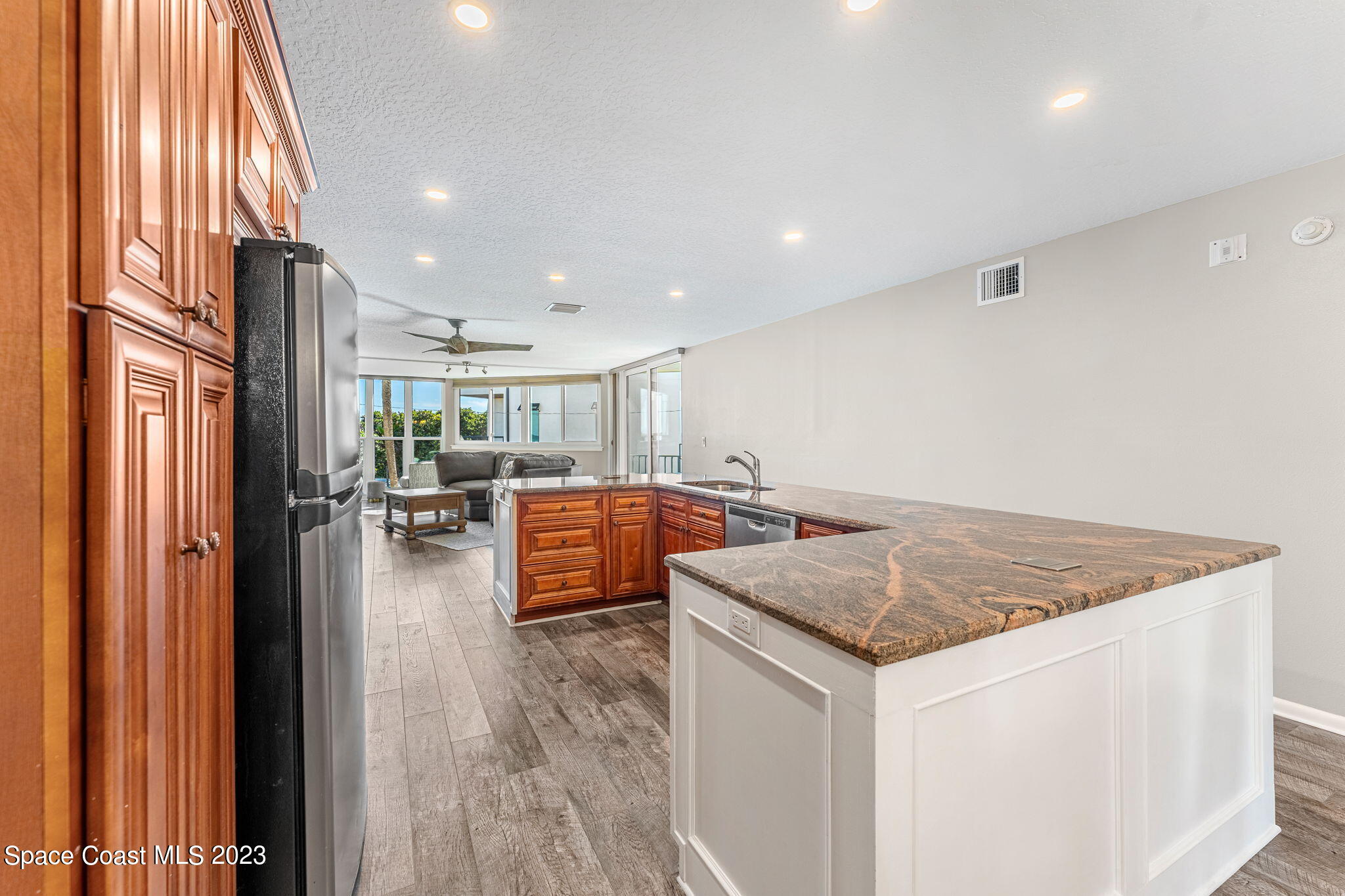 700 Wavecrest Ave, Unit 206