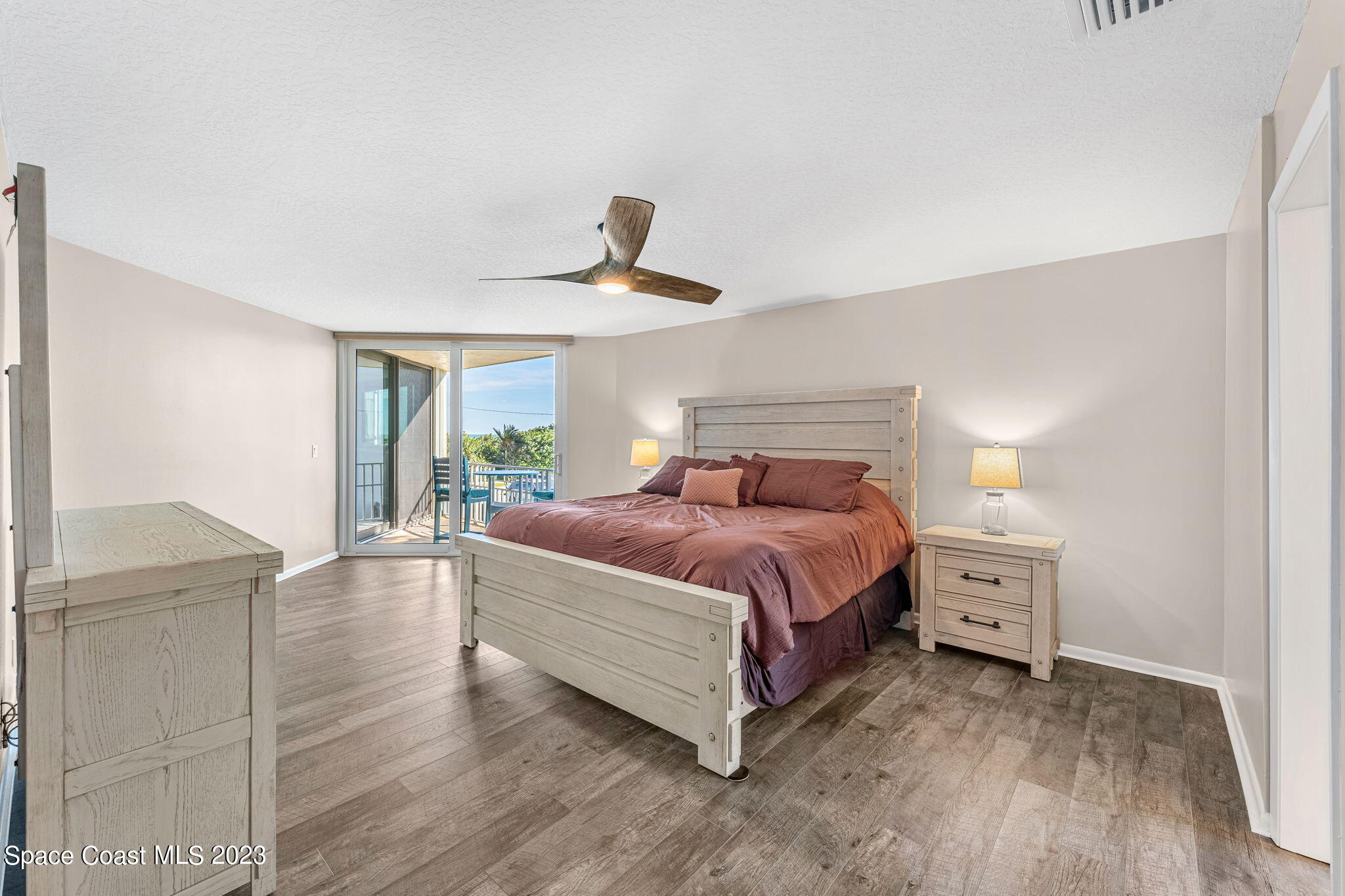 700 Wavecrest Ave, Unit 206