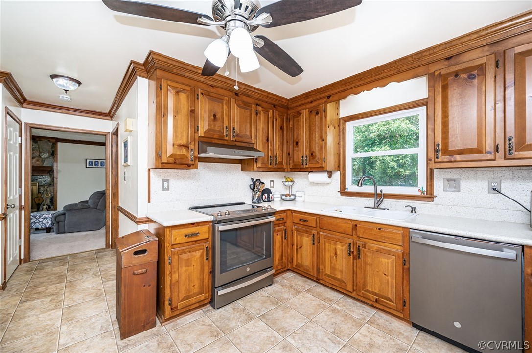 10400 Hamlin Dr