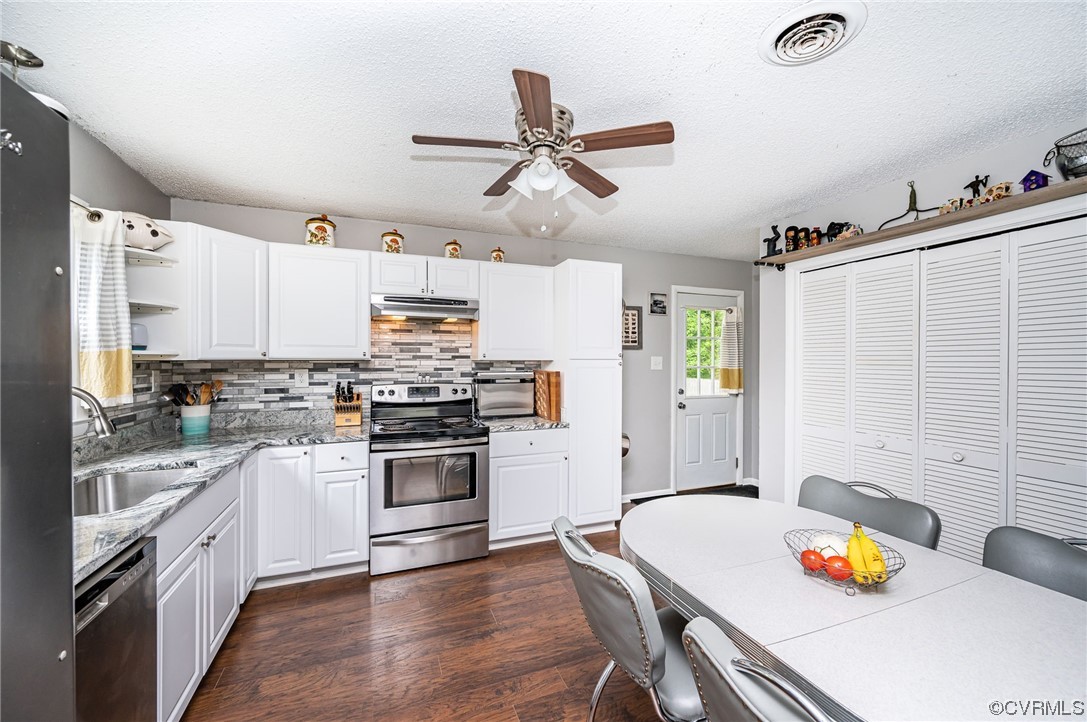 8618 Firethorne Ln