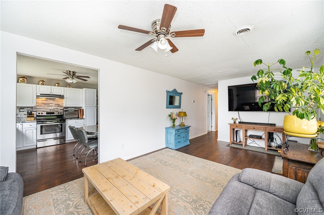 8618 Firethorne Ln