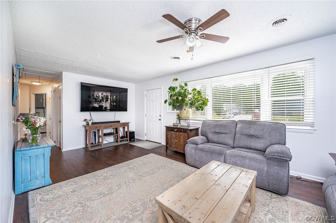 8618 Firethorne Ln