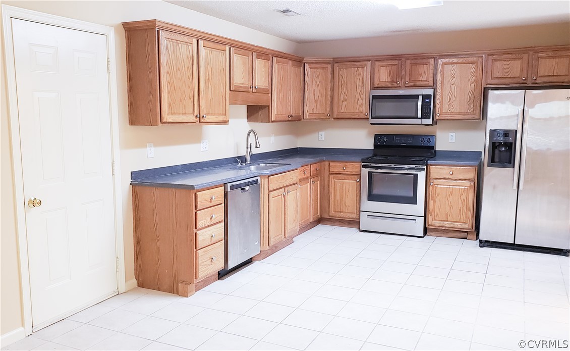 11 Claiborne Dr