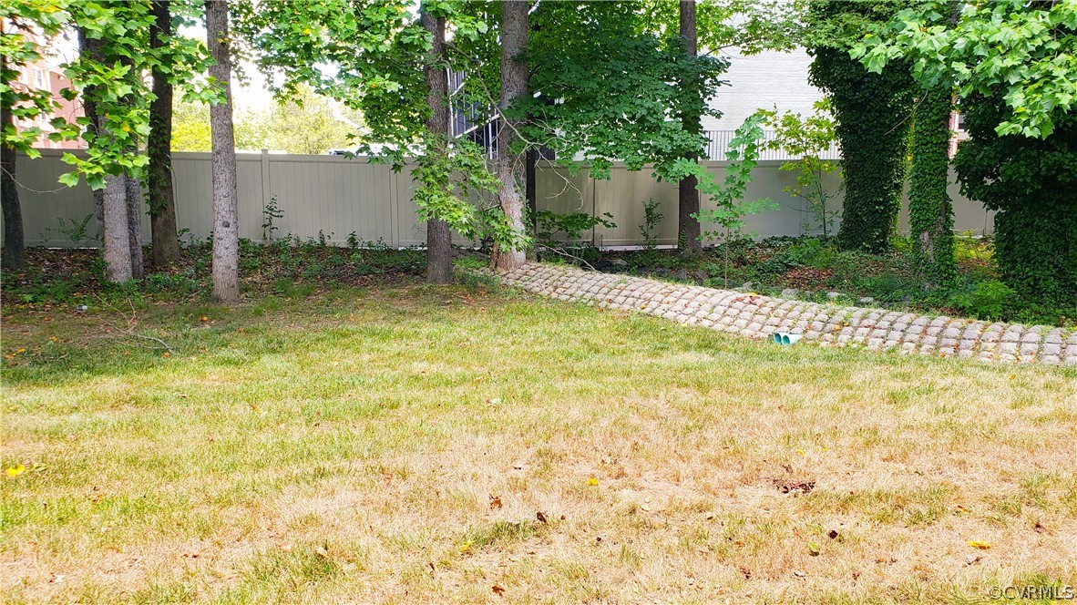 11 Claiborne Dr