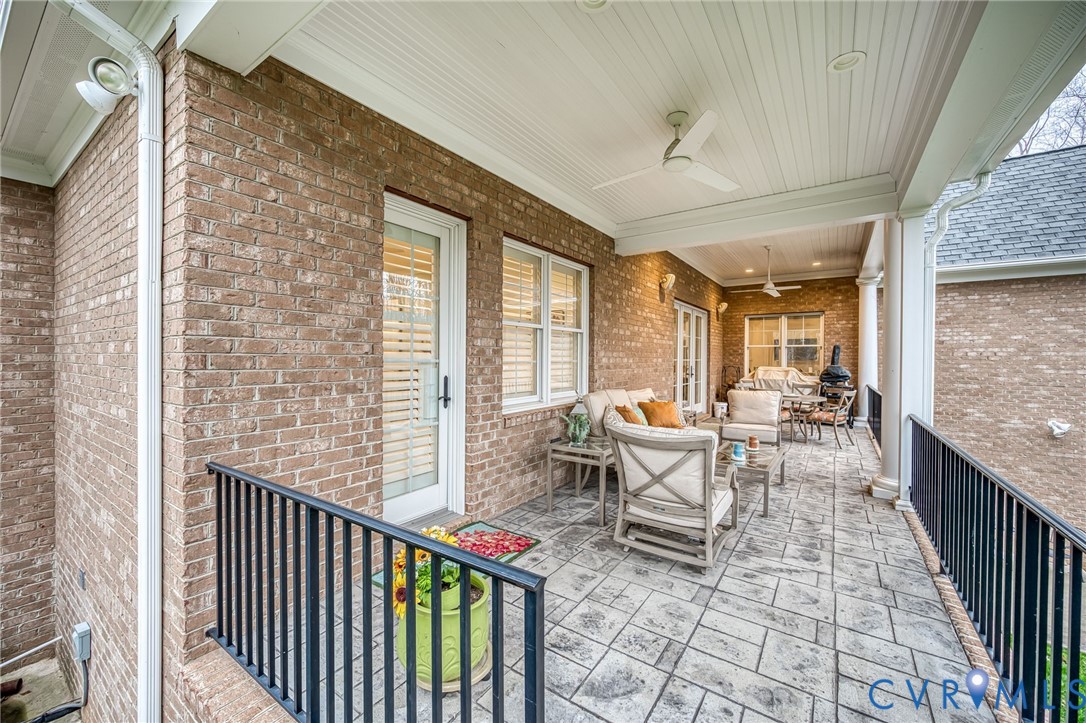 1642 Fallen Timber Trl