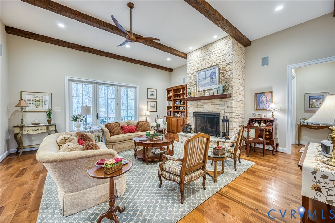 1642 Fallen Timber Trl