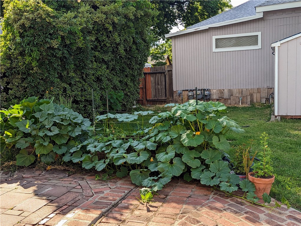 727 W 10th Street 1-3