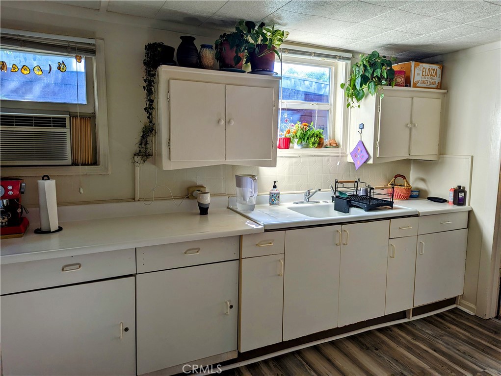 727 W 10th Street 1-3