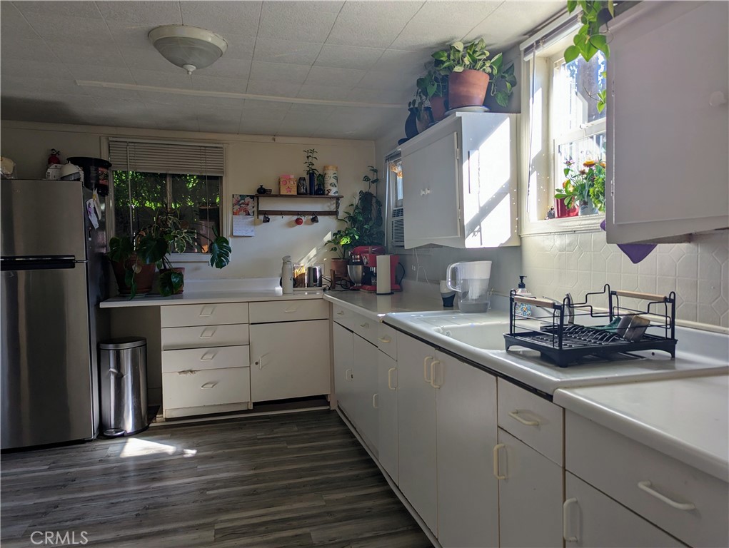 727 W 10th Street 1-3