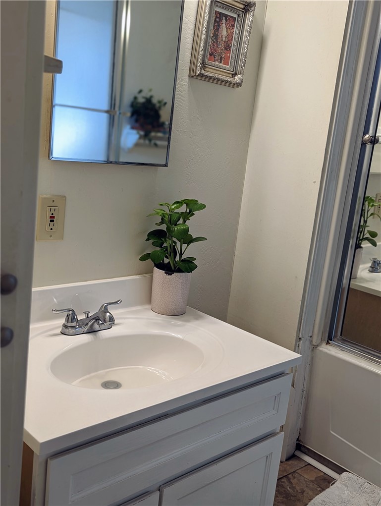 727 W 10th Street 1-3