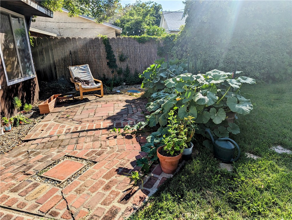 727 W 10th Street 1-3