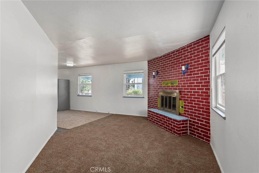 5577 Almond Street 1