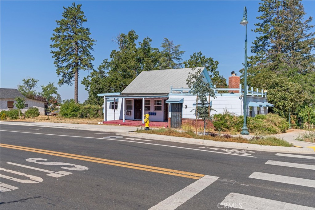 5577 Almond Street 1