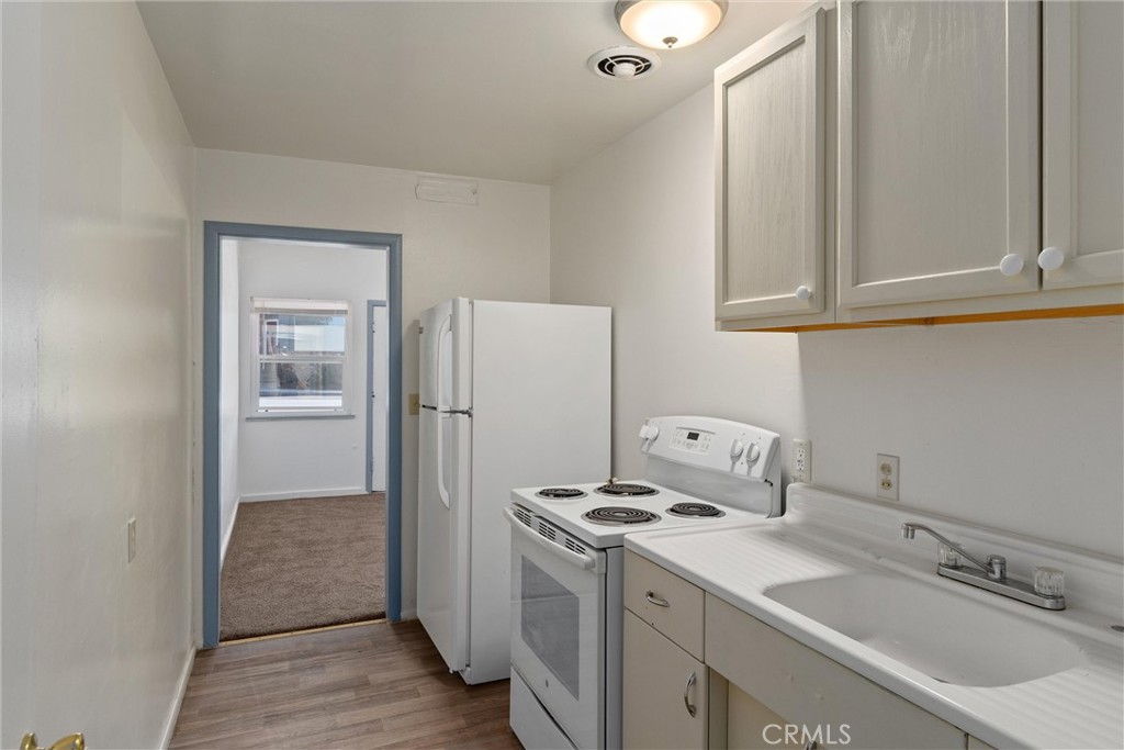 5577 Almond Street 1