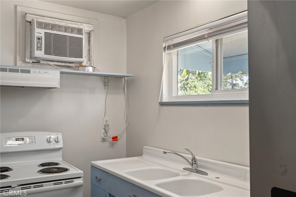 5577 Almond Street 1