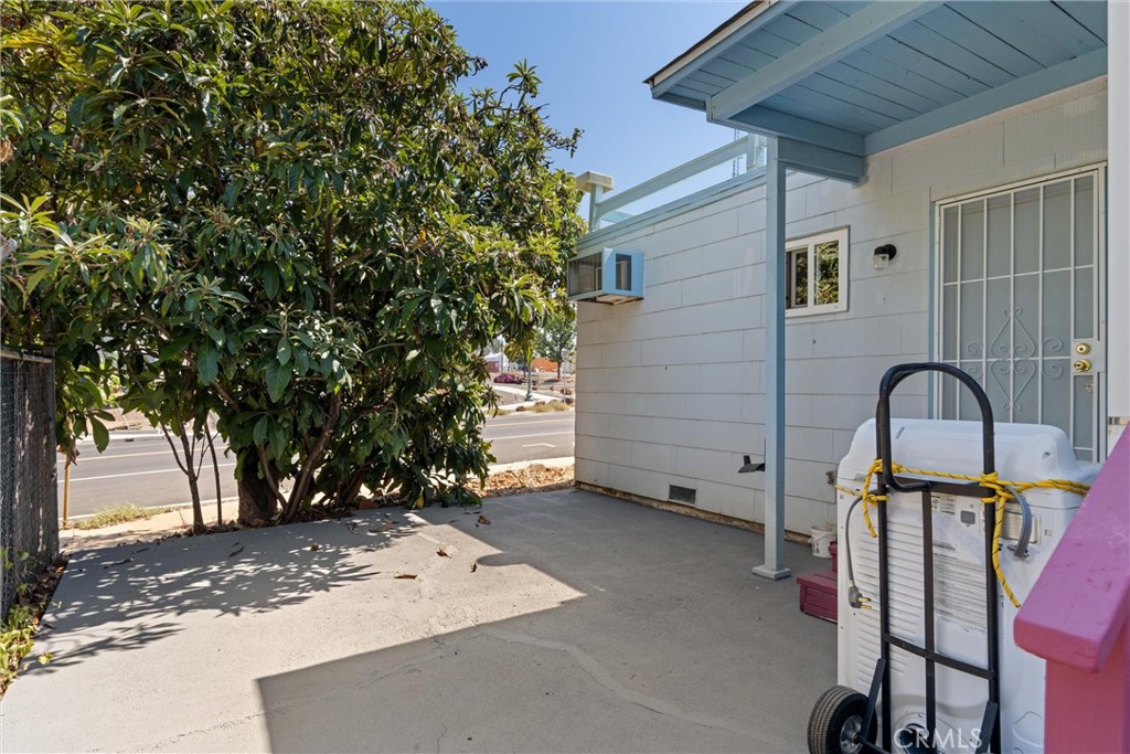 5577 Almond Street 1