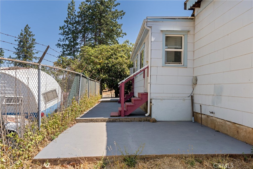 5577 Almond Street 1