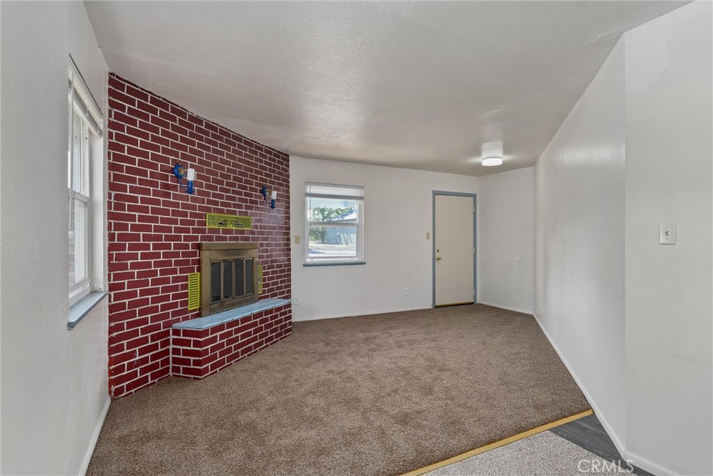 5577 Almond Street 1