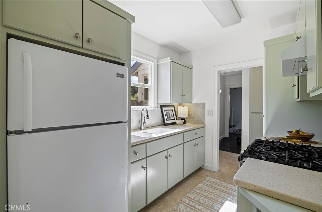 438 W 6th Avenue
