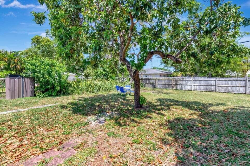 327 SE 3rd Avenue