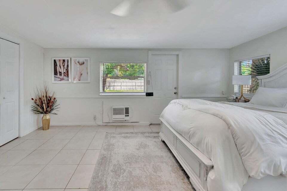 327 SE 3rd Avenue