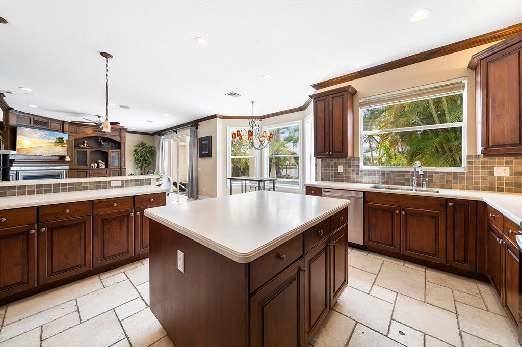8872 Maple Hill Court