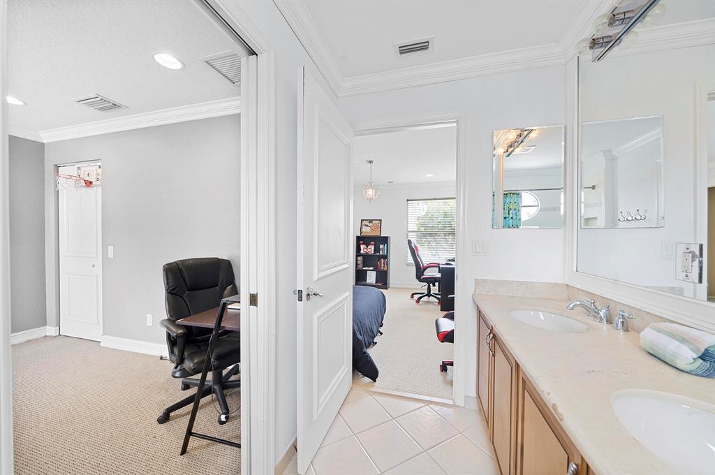 8872 Maple Hill Court