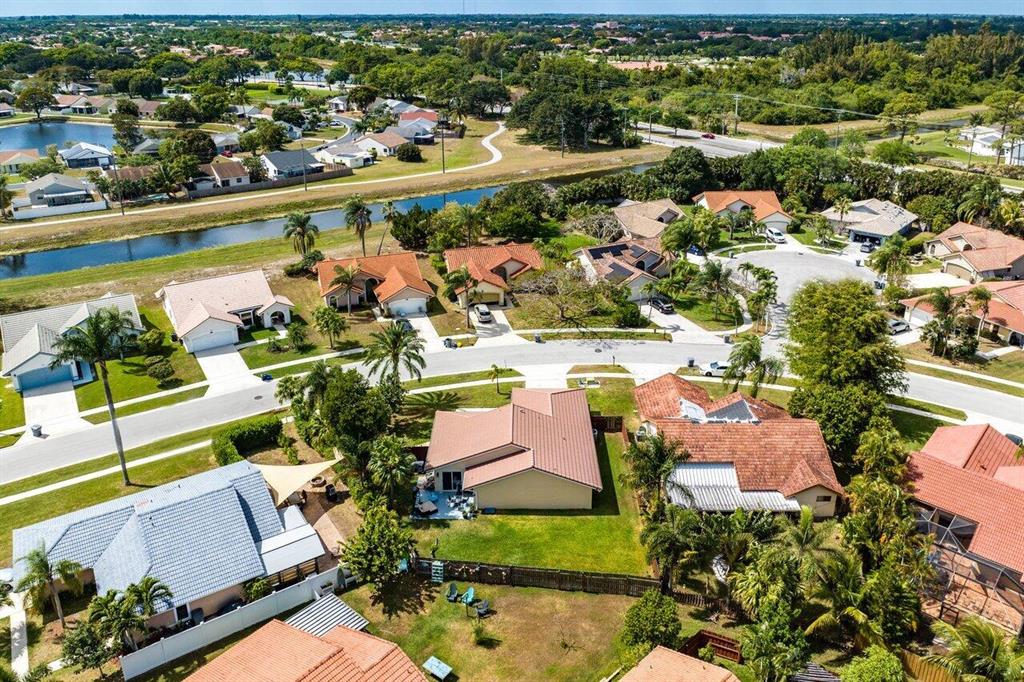 5380 Helene Circle