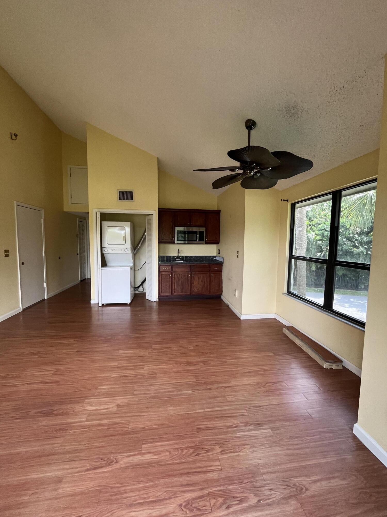 11863 Wimbeldon Circle 544