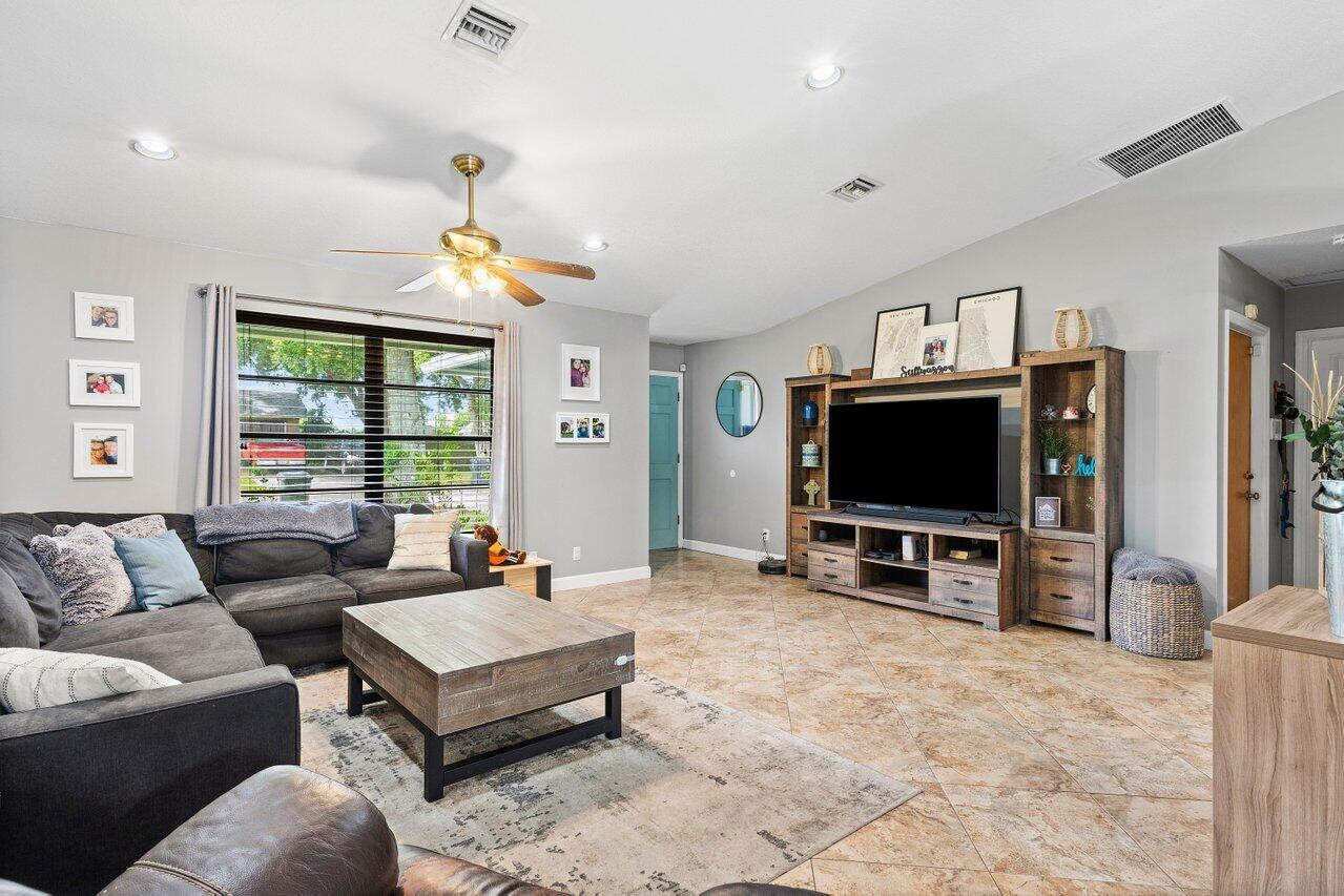 9179 Fashion Place