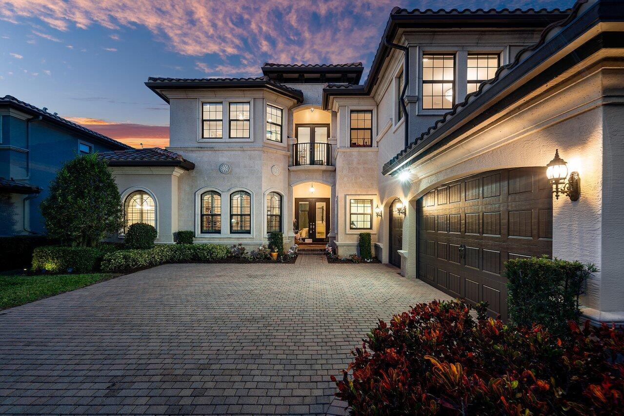 8469 Hawks Gully Avenue