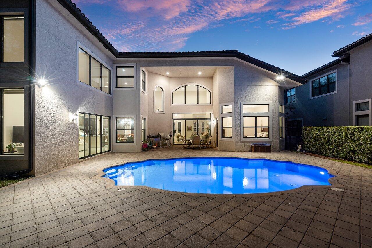 8469 Hawks Gully Avenue