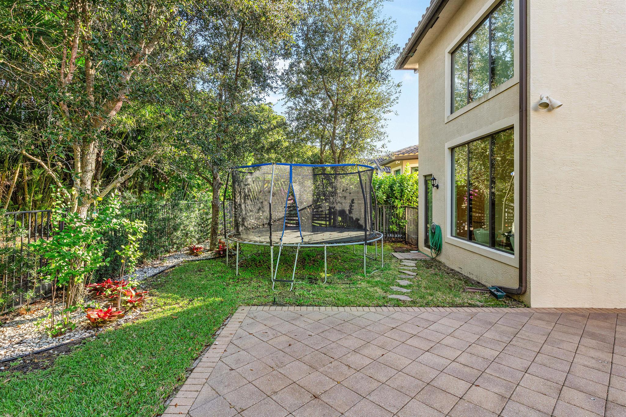 8469 Hawks Gully Avenue