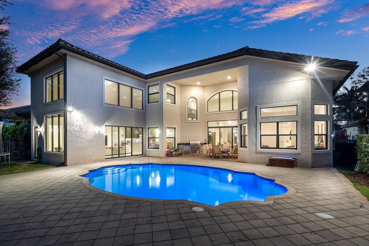 8469 Hawks Gully Avenue