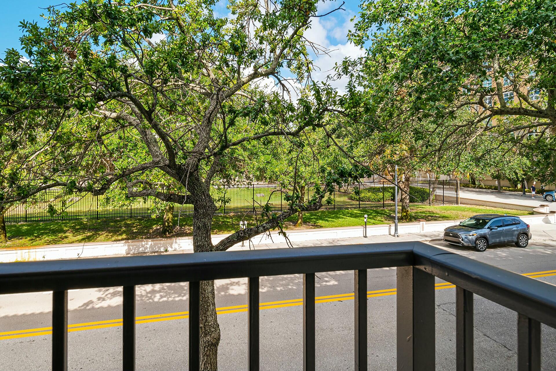 580 S Sapodilla Avenue 206