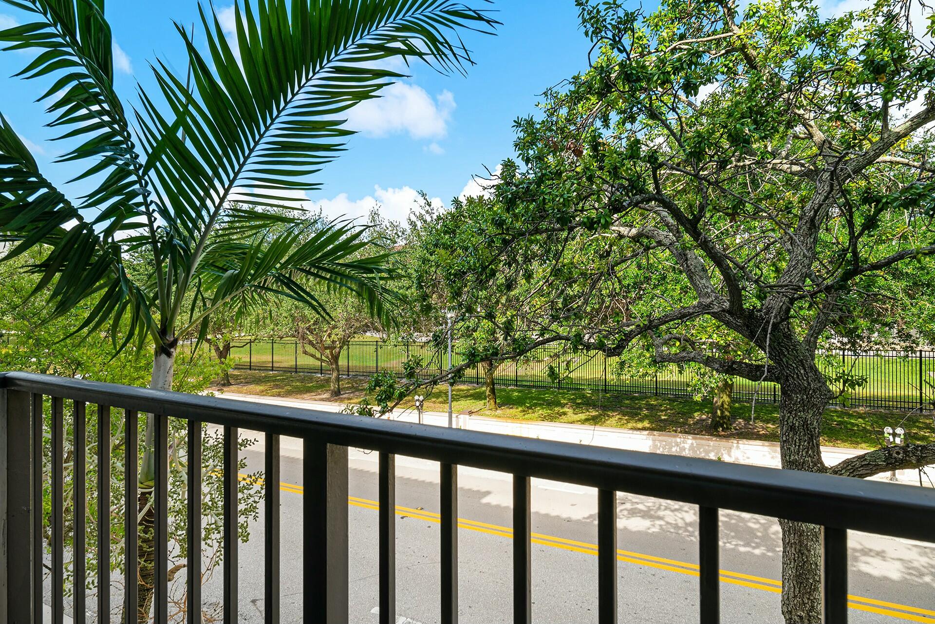 580 S Sapodilla Avenue 206