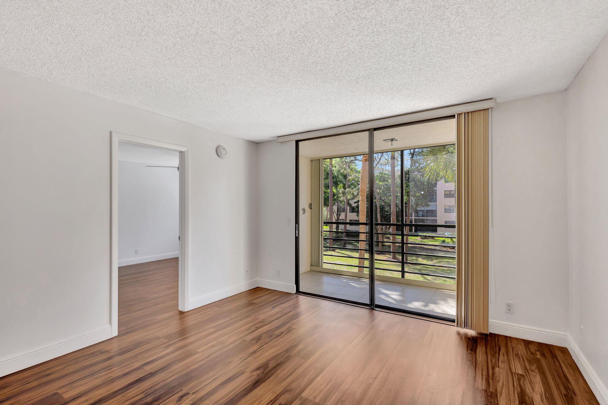 4700 Lucerne Lakes Boulevard 206
